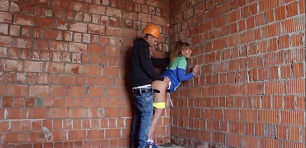 (FULL VIDEO) Fit girl caught by a Construction worker when she masturbated at a construction site after a run